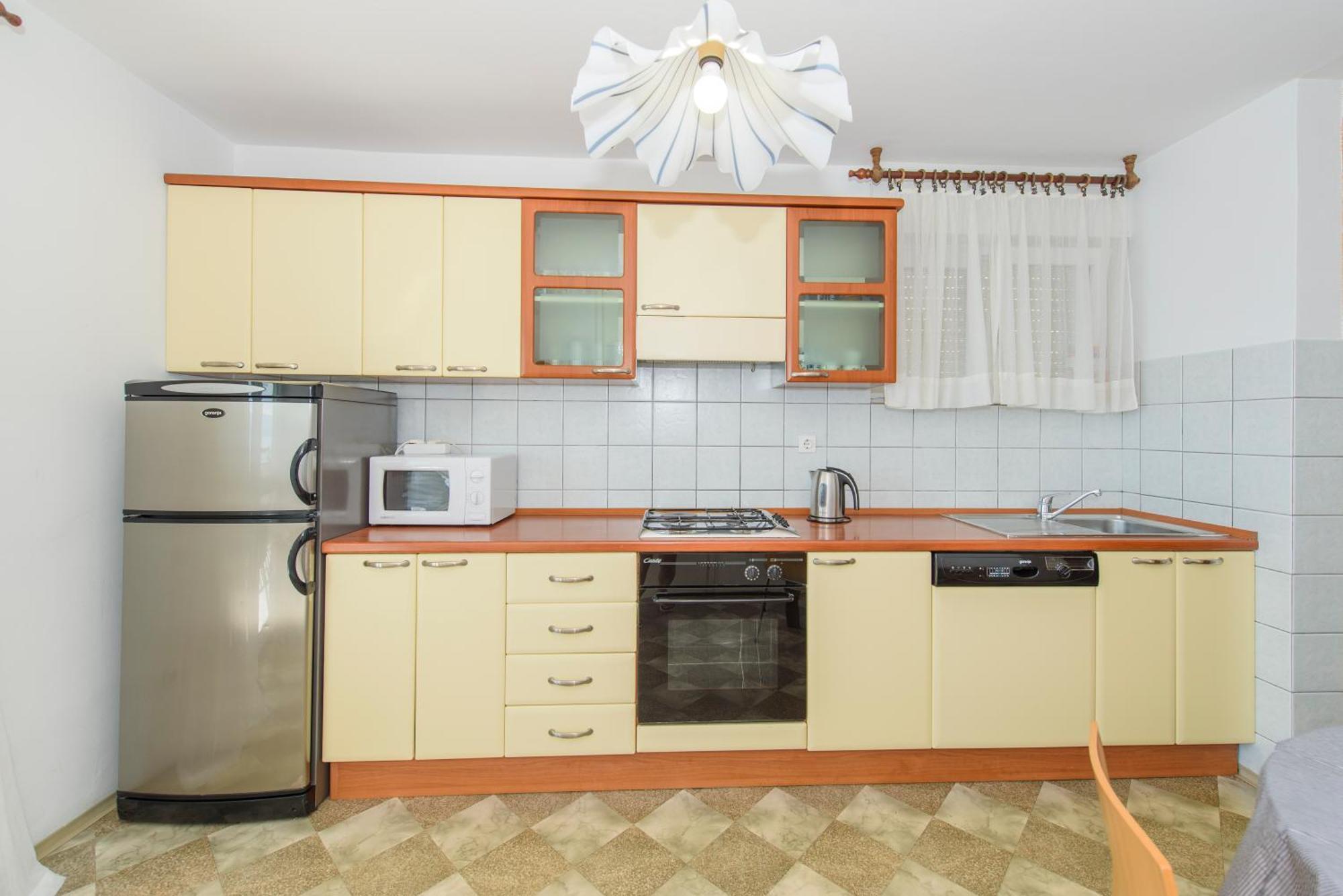 Sunny Apartment Омиш Экстерьер фото